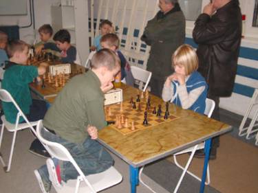 Adam Ryszkowski gra o pierwsze miejsce (pierwsza szachownica)